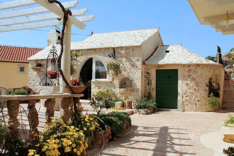 Apartments Nejasmic - Little House For Peaceful And Domestic Vacation ボル エクステリア 写真