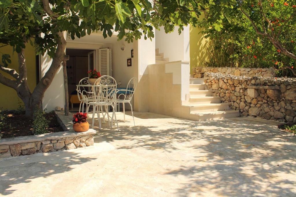 Apartments Nejasmic - Little House For Peaceful And Domestic Vacation ボル エクステリア 写真