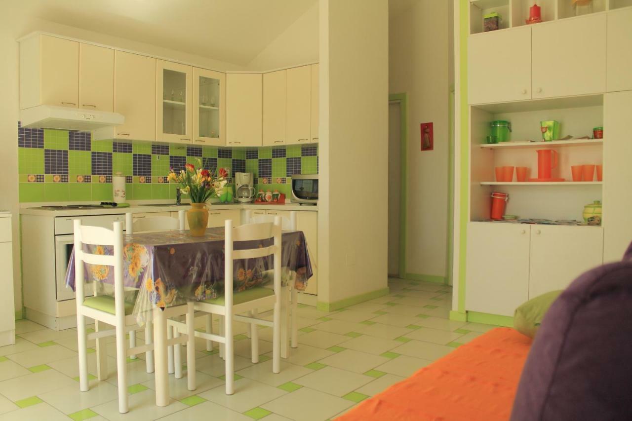 Apartments Nejasmic - Little House For Peaceful And Domestic Vacation ボル エクステリア 写真