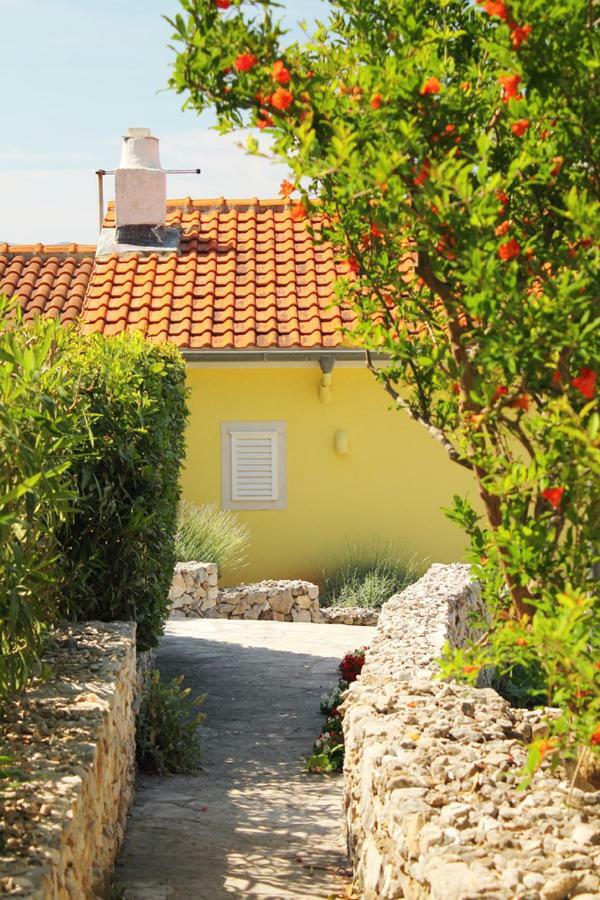 Apartments Nejasmic - Little House For Peaceful And Domestic Vacation ボル エクステリア 写真