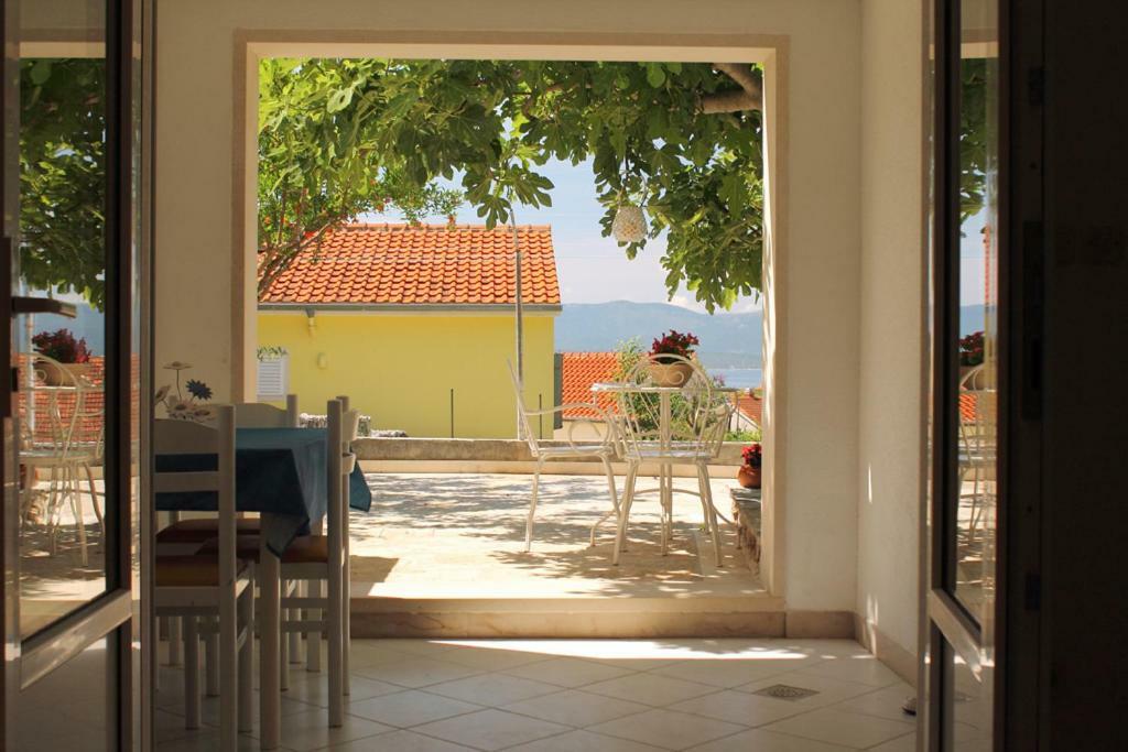Apartments Nejasmic - Little House For Peaceful And Domestic Vacation ボル エクステリア 写真